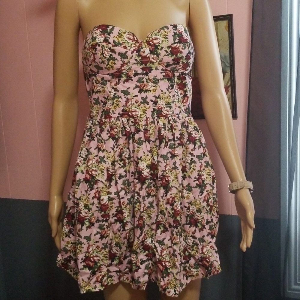 Dress - Picture 2 of 4